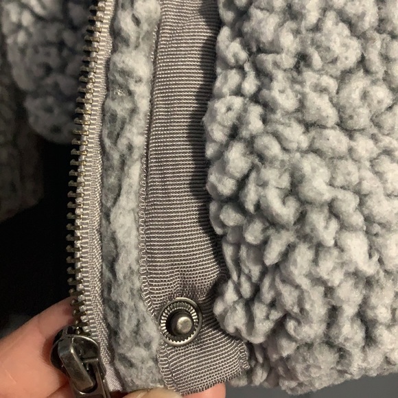 Women’s Small Sherpa Vest - Picture 5 of 5